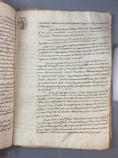 null [VERSAILLES - MANUSCRITS] 
Ensemble de pièces manuscrites sur la propriété d'une...