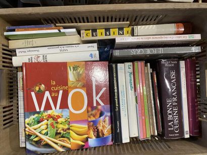 null [Gastronomie] Lot d'une centaine de livres modernes de gastronomie, dont cuisine...