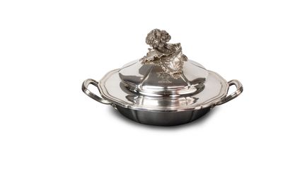 null Covered vegetable dish and its lining out of plain silver 950 thousandths monogrammed,...
