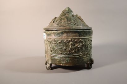 null CHINE, Dynastie HAN (206 av. JC - 220 ap. JC)	
Boîte ronde tripode 'lian'
le...