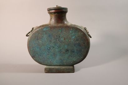 null CHINA, HAN Dynasty (206 BC - 220 AD)
Flask of ""bianhu"" form in bronze with...