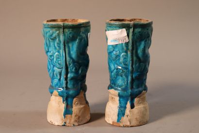 null CHINE, Dynastie MING (1368 - 1644)	
Paire de vases ""gu"" en grès émaillé turquoise...