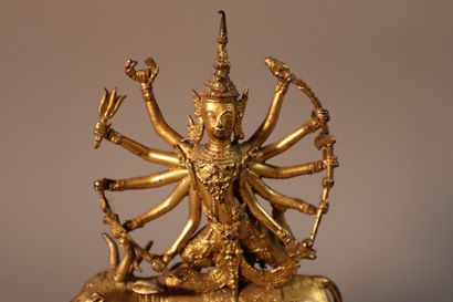 null THAILANDE, Ratanakosin, vers 1900	
Statuette de boddhisattva à dix bras 
assis...