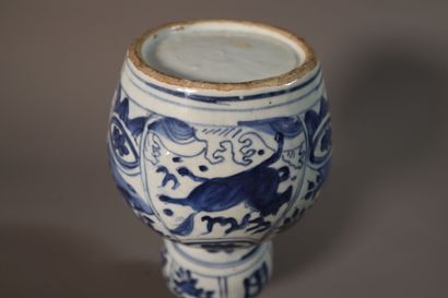 null CHINA, Kraak, WANLI period (1572 - 1620)
Vase of double gourd form in porcelain...