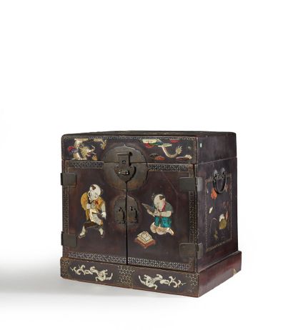 CHINE, Epoque KANGXI (1662 - 1722)	
Cabinet...