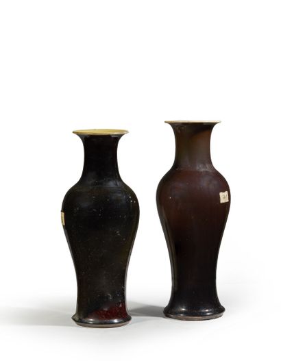 CHINE, XIXe siècle	
Deux vases pouvant former...