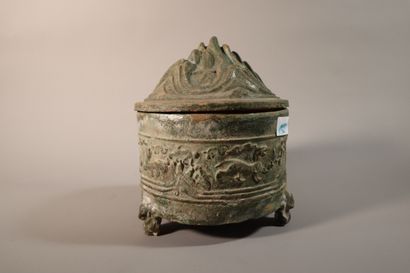 null CHINA, HAN Dynasty (206 BC - 220 AD)
Round tripod box 'lian
the lid in the shape...
