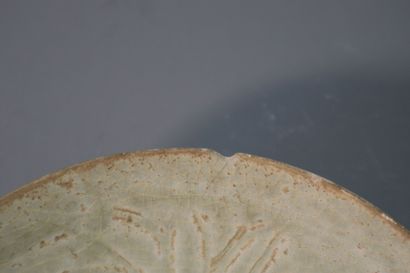 null VIETNAM, Tanhoa, XIIIe/XIVe siècle	
Cinq bols en grès émaillé beige et céladon,...