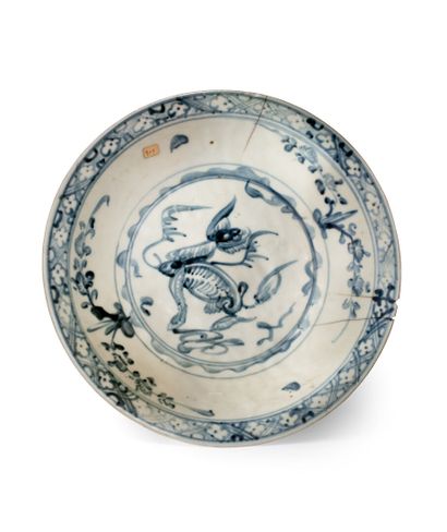 null CHINE, Fours de Swatow (Zhangzhou), Dynastie MING (1368 - 1644)	
Coupe en porcelaine...