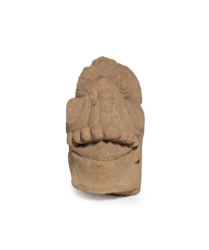 null VIETNAM, Période CHAMPA, XIIe/XIIIE siècle	
Fragment en grès, tête d'un animal...