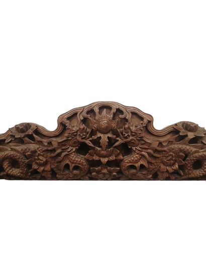 null VIETNAM, 19th century
Carved and openworked wooden frame with dragons among...