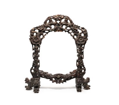 null CHINE, Dynastie TANG (618-907)	
Miroir en bronze et traces de laque or à décor...