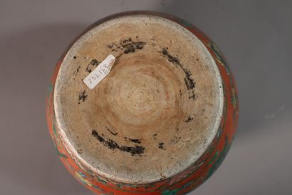 null CHINE, Epoque KANGXI (1662 - 1722)	
Jarre balustre en porcelaine émaillée rouge,...