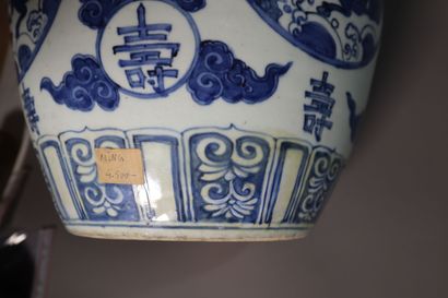 null CHINE, Kraak, Epoque WANLI (1572 - 1620)	
Vase de forme double gourde en porcelaine...