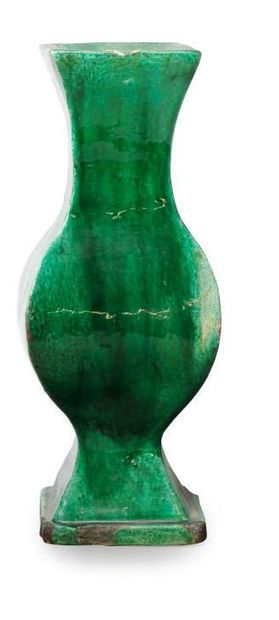 CHINE, Dynastie MING (1368 - 1644)	
Vase...
