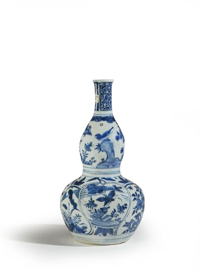 null CHINA, WANLI period (1572 - 1620)
Vase of double gourd form in porcelain 
decorated...