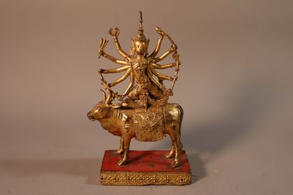 null THAILANDE, Ratanakosin, vers 1900	
Statuette de boddhisattva à dix bras 
assis...