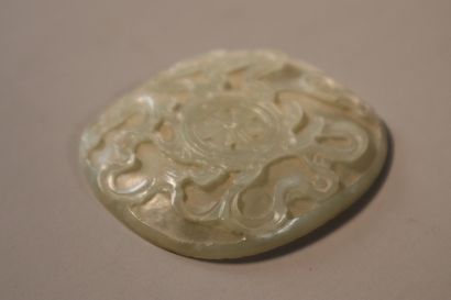 null CHINE, XIXe siècle	
Trois plaques de ruyi en jade (néphrite) céladon, 
- deux...
