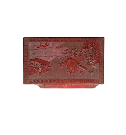 null CHINE, XVIIIe/XIXe siècle	
Cabinet en laque rouge cinabre
ouvrant à deux vantaux,...