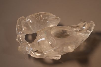 null CHINE, XIXe siècle	
Lave-pinceaux en cristal de roche en forme de deux citrons...