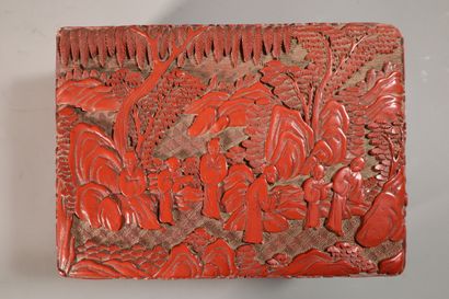 null CHINE, XIXe siècle	
Boîte de forme rectangulaire en laque rouge sculpté de lettrés...