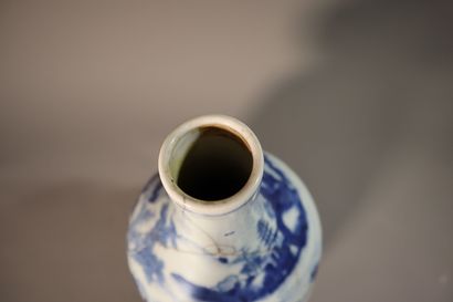 null CHINE, Epoque KANGXI (1662 - 1722)	
Grand vase de forme double gourde en porcelaine...