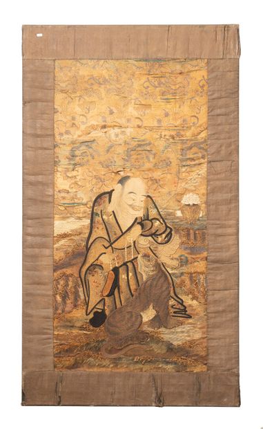 null JAPON, Epoque MEIJI (1868 - 1912)	
Deux panneaux en soie brodée polychrome 
représentant...