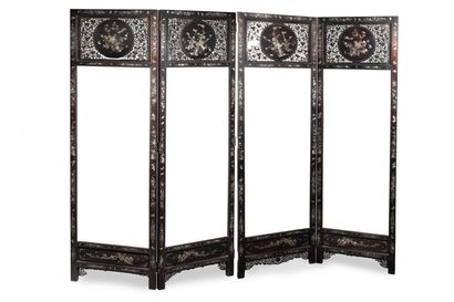 null VIETNAM, About 1900
Four-leaf screen in wood inlaid with mother-of-pearl and...