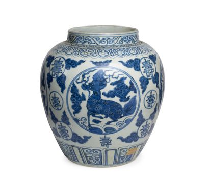 null CHINA, WANLI period (1572 - 1620)
Porcelain jar of baluster form 
decorated...