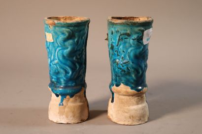 null CHINE, Dynastie MING (1368 - 1644)	
Paire de vases ""gu"" en grès émaillé turquoise...