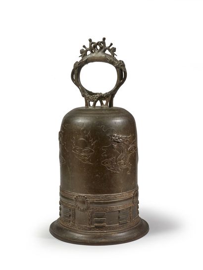 VIETNAM, XIXe siècle	
Grande cloche en bronze
à...
