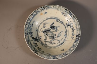 null CHINA, Swatow (Zhangzhou) kilns, MING Dynasty (1368 - 1644)
Porcelain bowl 
decorated...