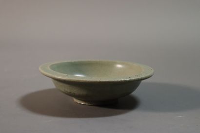 null CHINA, Longquan kilns, SONG Dynasty (960 - 1279)
Flat-rimmed stoneware bowl...