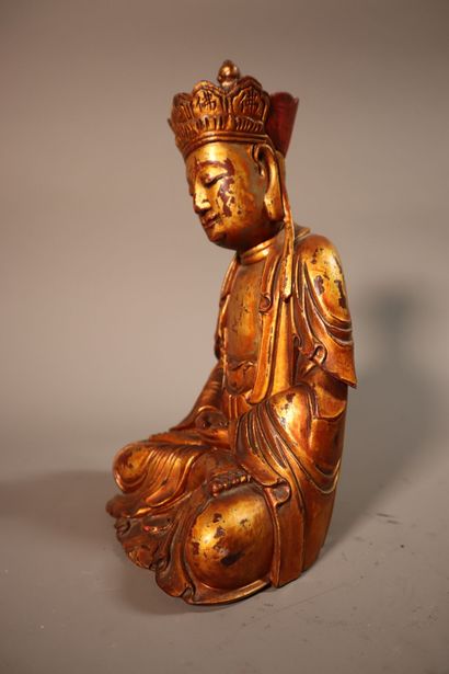 null VIETNAM, XIXe siècle	
Statuette de bouddha en bois laqué or, 
assis en padmasana,...