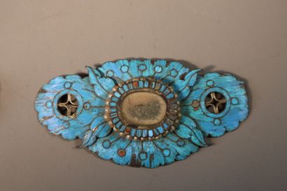 null CHINE, vers 1900	
Deux ornements en cuivre, métal argenté et plumes 
l'un à...