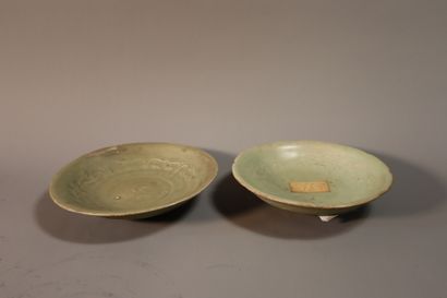 null CHINA, Longquan kilns, SONG Dynasty (960 - 1279)
Two small celadon glazed stoneware...