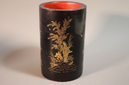 null CHINE, vers 1900	
Sept porte-pinceaux et pots en bambou sculpté de personnages...