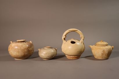 null VIETNAM, Tanhoa, 12th/13th century
Three beige glazed stoneware pots with cracks,...