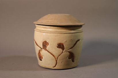 null VIETNAM, Tanhoa, XIIe/XIVe siècle	
Pot couvert en grès émaillé beige et brun...
