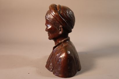 null ÉCOLE VIETNAMIENNE, XXe siècle
Buste de vieille dame en bronze à patine brune
Non...