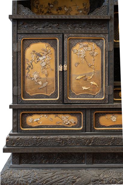 null JAPAN, MEIJI period (1868 - 1912)
Shelving unit with three doors and five shelves...
