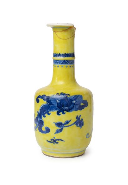 CHINE, Epoque KANGXI, (1662 - 1722)	
Vase...