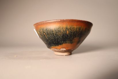 null CHINA, Jian kilns, SONG Dynasty (960 - 1279)
Bowl in brown and black glazed...