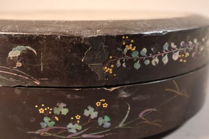 null JAPON, RYUKYU, Epoque EDO (1603 - 1868), XVIIIe siècle	
Boîte de forme ronde...