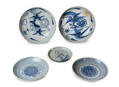 null CHINE POUR LE VIETNAM, XIXe siècle	
Deux coupes en porcelaine 
décorée en bleu...