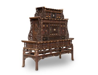 null VIETNAM for Europe - Late 19th century
Large carved wooden altar, openwork and...