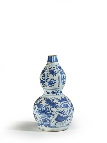 null CHINE, Kraak, Epoque WANLI (1572 - 1620)	
Vase de forme double gourde en porcelaine...