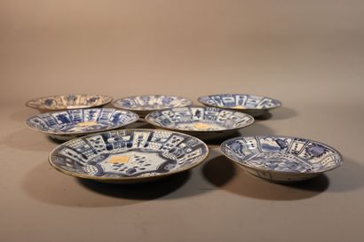 null CHINE, Kraak, XVIIe siècle	
Ensemble de cinq coupes et une coupelle en porcelaine...