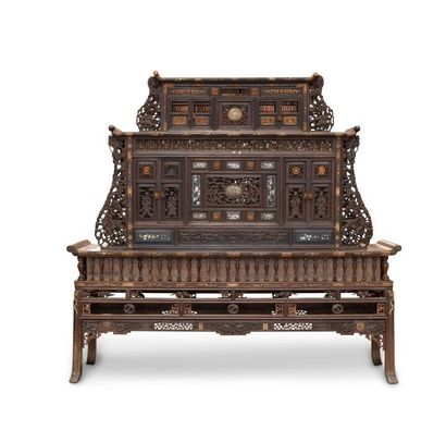 null VIETNAM for Europe - Late 19th century
Large carved wooden altar, openwork and...