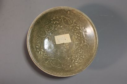 null VIETNAM, Tanhoa, XIIIe/XIVe siècle	
Cinq bols en grès émaillé beige et céladon,...